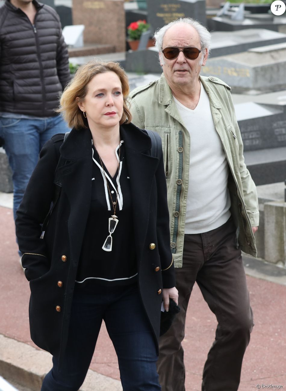 Qui Est La Femme De Maxime Le Forestier Agnès Soral, Maxime Le Forestier lors des obsèques de Véronique Colucci