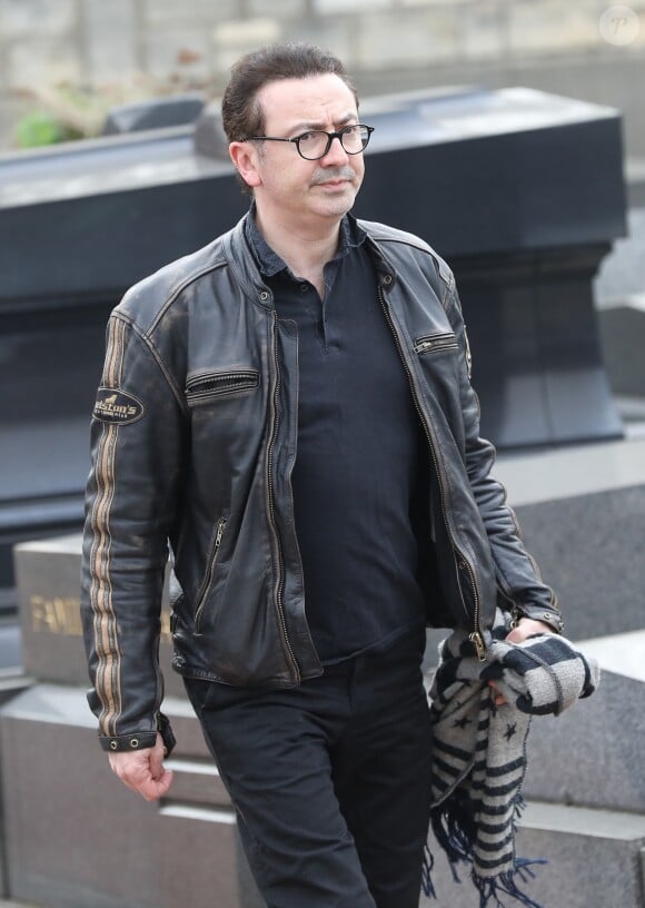 Gérald Dahan lors des obsèques de Véronique Colucci au cimetière communal de Montrouge, le 12 avril 2018.