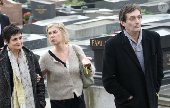 Michèle Laroque et Pierre Palmade lors des obsèques de Véronique Colucci au cimetière communal de Montrouge, le 12 avril 2018.