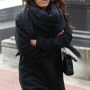 Amel Bent lors des obsèques de Véronique Colucci au cimetière communal de Montrouge, le 12 avril 2018.