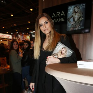 Clara Morgane lors du salon du livre de Paris à la Porte de Versailles. Le 17 Mars 2018. © Denis Guignebourg/Bestimage