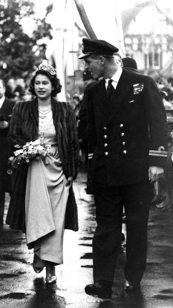La princesse Elizabeth et le prince Philip, le 26 octobre 1946 au mariage de Lord Brabourne et Patricia Mountbatten.