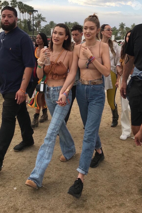 Exclusif - Les soeurs Gigi et Bella Hadid à Coachella à Indio le 16 avril 2018.