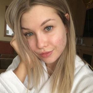 EnjoyPhoenix se dévoile sans maquillage sur Instagram.