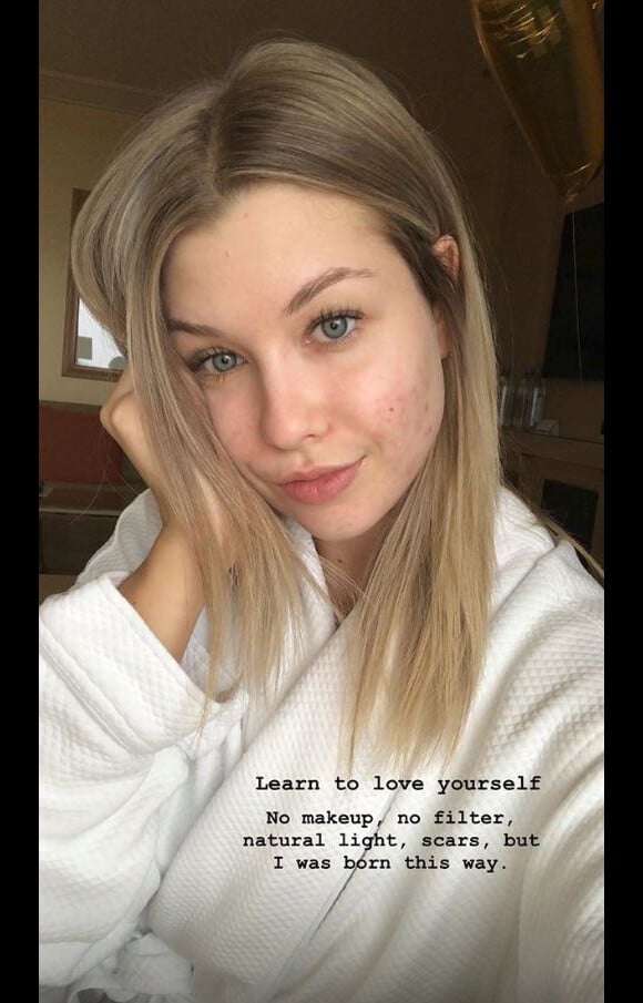 EnjoyPhoenix se dévoile sans maquillage sur Instagram.