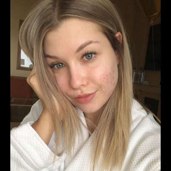 EnjoyPhoenix se dévoile sans maquillage sur Instagram.