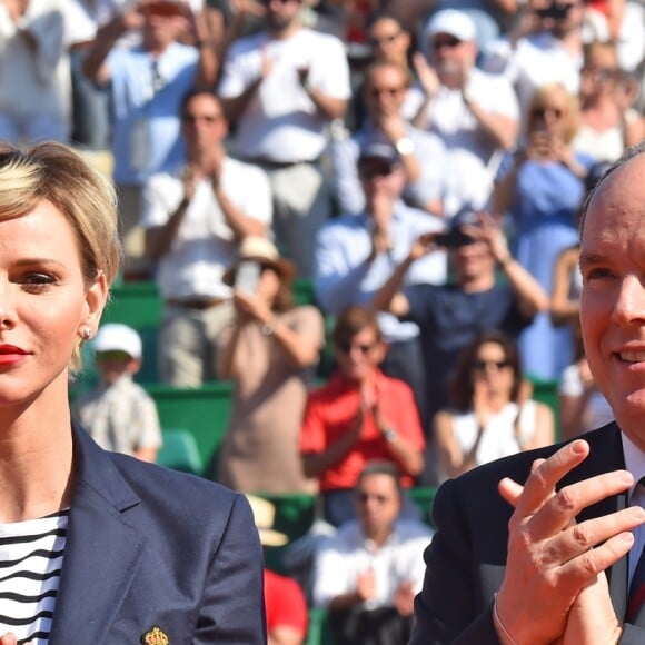 La princesse Charlene de Monaco et le prince Albert II de Monaco durant la finale du Rolex Monte Carlo Masters 2018 qui a opposé l'Espagnol Rafael Nadal au japoais Kei Nishikori au Monte Carlo Country Club à Roquebrune Cap Martin le 21 avril 2018. Rafael Nadal a remporté pour la 11eme fois le tournoi en battant son adversaire en 2 sets. © Bruno Bebert/Bestimage