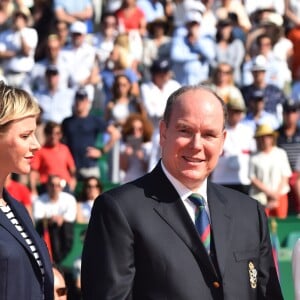 La princesse Charlene de Monaco et le prince Albert II de Monaco durant la finale du Rolex Monte Carlo Masters 2018 qui a opposé l'Espagnol Rafael Nadal au japoais Kei Nishikori au Monte Carlo Country Club à Roquebrune Cap Martin le 21 avril 2018. Rafael Nadal a remporté pour la 11eme fois le tournoi en battant son adversaire en 2 sets. © Bruno Bebert/Bestimage