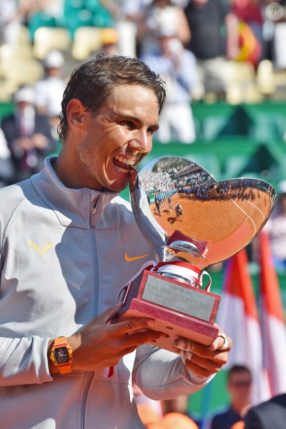 Rafael Nadal remporte la finale du Rolex Monte Carlo Masters 2018 qui l'a opposé au Japonais Kei Nishikori au Monte Carlo Country Club à Roquebrune Cap Martin le 21 avril 2018. Rafael Nadal a remporté pour la 11eme fois le tournoi en battant son adversaire en 2 sets. © Bruno Bébert/Bestimage