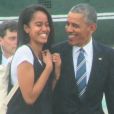  Barack Obama accompagné de sa fille Malia quitte Los Angeles à bord de Air Force One le 8 Avril 2016.  