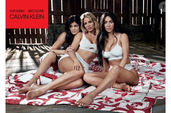 Kylie Jenner, Khloé et Kim Kardashian posent pour CALVIN KLEIN. Printemps 2018.