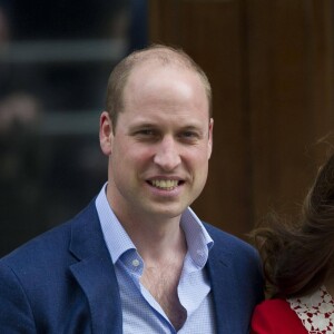 Le prince William et la duchesse Catherine de Cambridge devant la maternité de l'hôpital St Mary le 23 avril 2018 quelques heures après la naissance de leur troisième enfant.