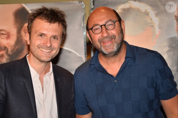 Kad Merad à la première du film Comme des rois, avec le réalisateur Xabi Molia et Lucie Bourdeu, à Paris, le 19 avril 2018. 

 