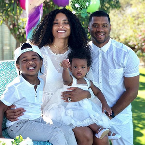 Ciara, Russell Wilson et ses deux enfants. Avril 2018.