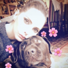 La comédienne Frédérique Bel a annoncé la mort de sa chienne Dolly sur Instagram, ce 29 avril 2018.