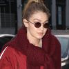 Gigi Hadid arrive à son appartement à New York, le 15 mars 2018.