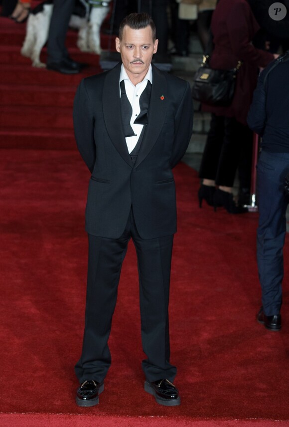 Johnny Depp à la première de "Murder On The Orient Express" au Royal Albert Hall à Londres, le 2 novembre 2017.