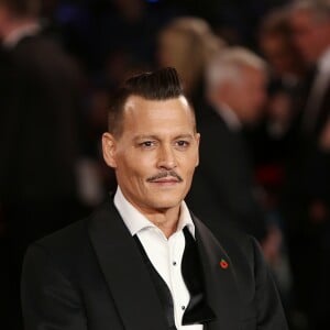 Johnny Depp à la première de "Murder On The Orient Express" au Royal Albert Hall à Londres, le 2 novembre 2017.