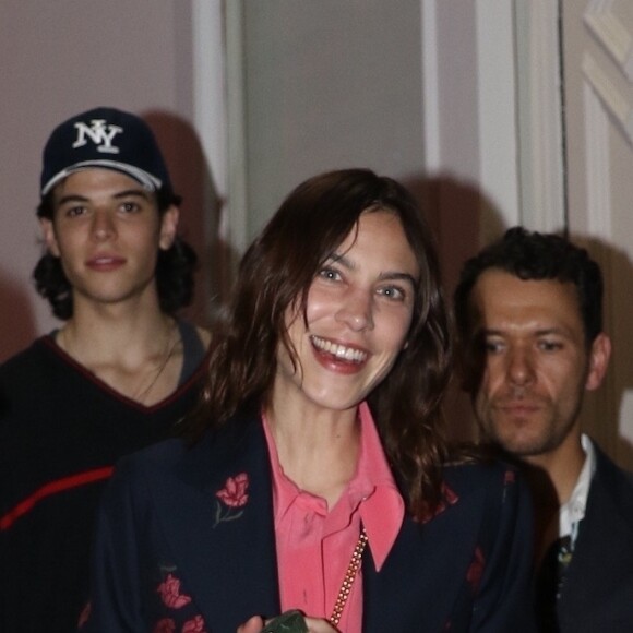 Alexa Chung assiste à la soirée d'ouverture de la nouvelle boutique Gucci dans le quartier de Soho à New York, le 5 mai 2018.