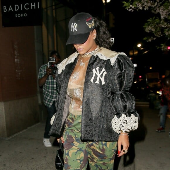 Rihanna assiste à la soirée d'ouverture de la nouvelle boutique Gucci dans le quartier de Soho à New York, le 5 mai 2018.