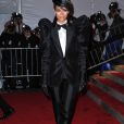 Rihanna en smoking Dolce &amp; Gabbana au Met Gala 2009 et son thème dédié aux muses incarnant la mode.