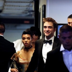 Robert Pattinson et sa compagne FKA twigs - Descente des marches du film "Good Time" lors du 70ème Festival International du Film de Cannes. Le 25 mai 2017 © Borde-Jacovides-Moreau / Bestimage