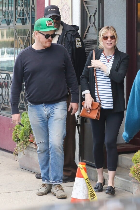 Kirsten Dunst, enceinte, et son mari Jesse Plemons font du shopping à Los Angeles, le 19 avril 2018.