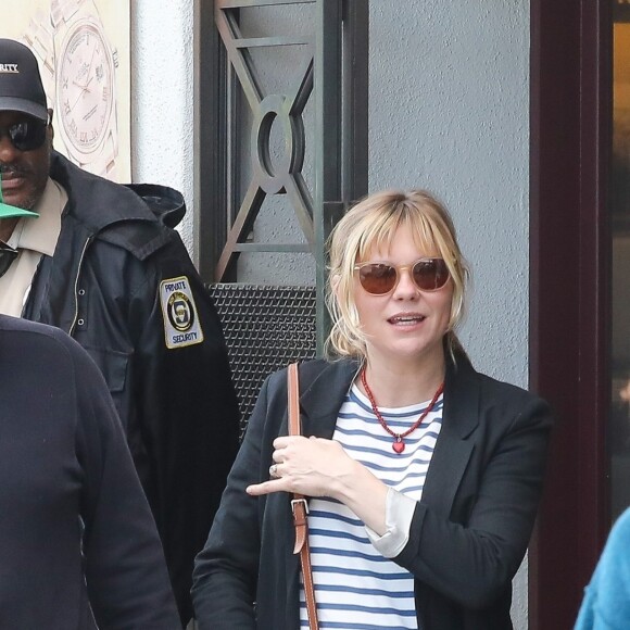 Kirsten Dunst, enceinte, et son mari Jesse Plemons font du shopping à Los Angeles, le 19 avril 2018.