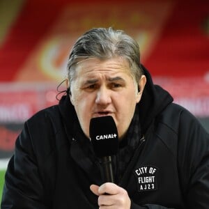 Pierre Ménès, le consultant de Canal Plus, durant la rencontre de football de Ligue 1 opposant Monaco à Lille au stade Louis II le 16 mars 2018. © Bruno Bebert/Bestimage