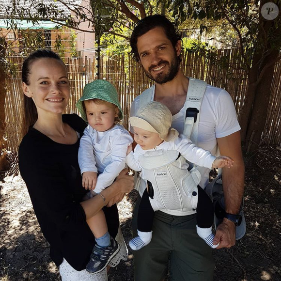 Le prince Carl Philip et la princesse Sofia de Suède ont ouvert au public leur compte Instagram (@prinsparet), dont cette image avec leurs enfants Alexander et Gabriel est issue (publiée pour la Saint-Valentin 2018), le 13 mai 2018 à l'occasion du 39e anniversaire du prince.