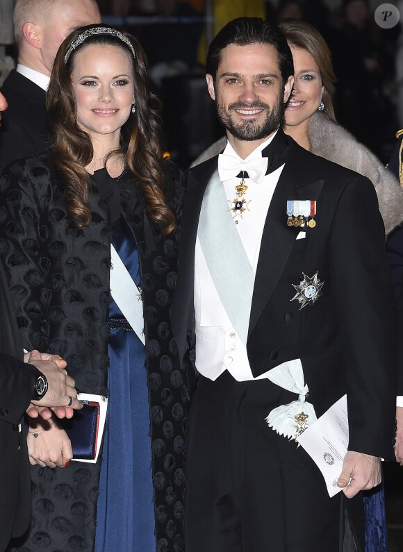 La princesse Sofia et le prince Carl Philip de Suède lors de la soirée annuelle de l'Académie royale suédoise à Stockholm le 20 décembre 2017