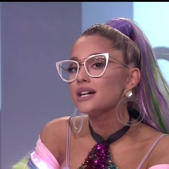 Ariana Grande fait une apparition dans le Tonight Show de Jimmy Fallon le 2 mai 2018.