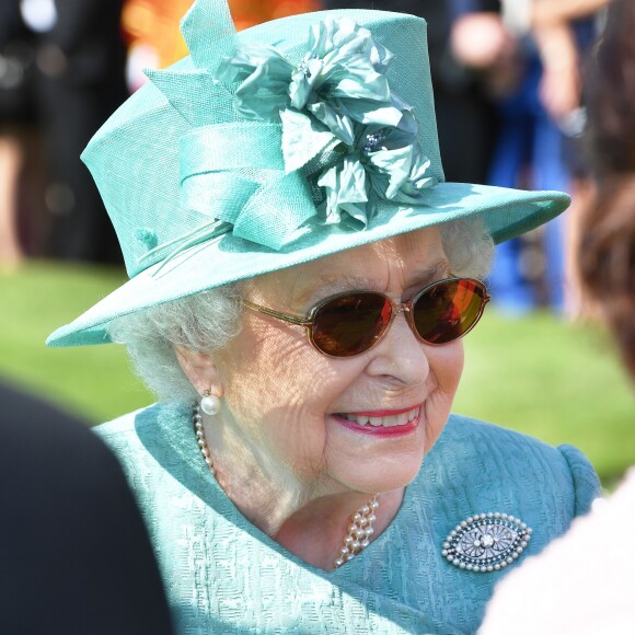 La reine Elizabeth II lors de la première garden aprty de l'année 2018 au palais de Buckingham à Londres le 15 mai 2018.