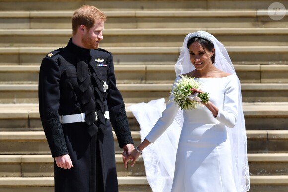 Le prince Harry, duc de Sussex, et Meghan Markle, duchesse de Sussex (robe Givenchy), à la sortie de chapelle St. George au château de Windsor - Sortie après la cérémonie de mariage du prince Harry et de Meghan Markle en la chapelle Saint-George au château de Windsor, Royaume Uni, le 19 mai 2018.