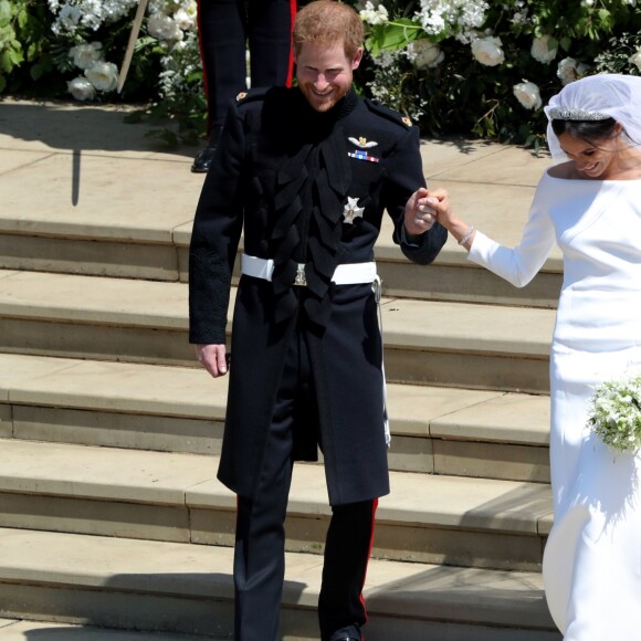 Le prince Harry, duc de Sussex, et Meghan Markle, duchesse de Sussex (robe de mariée Givenchy), à la sortie de chapelle St. George au château de Windsor - Sortie après la cérémonie de mariage du prince Harry et de Meghan Markle en la chapelle Saint-George au château de Windsor, Royaume Uni, le 19 mai 2018