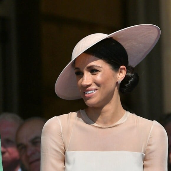 La duchesse Meghan de Sussex (Meghan Markle), vêtue d'une robe Goat, et le prince Harry prenaient part le 22 mai 2018 à une garden party organisée dans les jardins de Buckingham Palace dans le cadre des célébrations du 70e anniversaire du prince Charles. A cinq mois de la date (14 novembre 2018), le rassemblement honorait ses patronages, associations et rôles militaires.