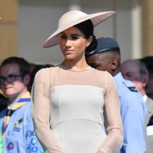 La duchesse Meghan de Sussex (Meghan Markle), vêtue d'une robe Goat, et le prince Harry prenaient part le 22 mai 2018 à une garden party organisée dans les jardins de Buckingham Palace dans le cadre des célébrations du 70e anniversaire du prince Charles. A cinq mois de la date (14 novembre 2018), le rassemblement honorait ses patronages, associations et rôles militaires.