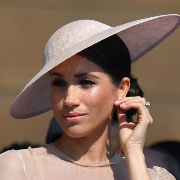 La duchesse Meghan de Sussex (Meghan Markle), vêtue d'une robe Goat, et le prince Harry prenaient part le 22 mai 2018 à une garden party organisée dans les jardins de Buckingham Palace dans le cadre des célébrations du 70e anniversaire du prince Charles. A cinq mois de la date (14 novembre 2018), le rassemblement honorait ses patronages, associations et rôles militaires.