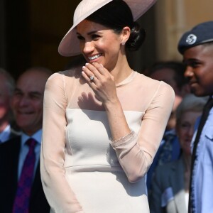 La duchesse Meghan de Sussex (Meghan Markle), vêtue d'une robe Goat, et le prince Harry prenaient part le 22 mai 2018 à une garden party organisée dans les jardins de Buckingham Palace dans le cadre des célébrations du 70e anniversaire du prince Charles. A cinq mois de la date (14 novembre 2018), le rassemblement honorait ses patronages, associations et rôles militaires.