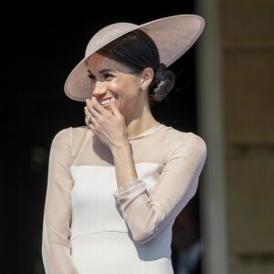 La duchesse Meghan de Sussex (Meghan Markle), vêtue d'une robe Goat, et le prince Harry prenaient part le 22 mai 2018 à une garden party organisée dans les jardins de Buckingham Palace dans le cadre des célébrations du 70e anniversaire du prince Charles. A cinq mois de la date (14 novembre 2018), le rassemblement honorait ses patronages, associations et rôles militaires.