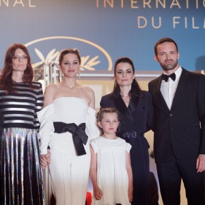 Stéphane Rideau, Amélie Daure, Marion Cotillard, Ayline Aksoy-Etaix, Vanessa Filho et Alban Lenoir - Montée des marches du film « Trois Visages » lors du 71ème Festival International du Film de Cannes. Le 12 mai 2018 © Borde-Jacovides-Moreau/Bestimage