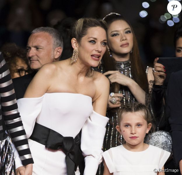 Marion Cotillard, Ayline Aksoy-Etaix - Montée des marches du film « Trois Visages » lors du 71ème Festival International du Film de Cannes. Le 12 mai 2018 © Borde-Jacovides-Moreau/Bestimage