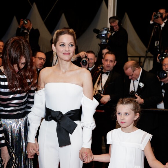 Amélie Daure, Marion Cotillard, Ayline Aksoy-Etaix - Montée des marches du film « Trois Visages » lors du 71ème Festival International du Film de Cannes. Le 12 mai 2018 © Borde-Jacovides-Moreau/Bestimage