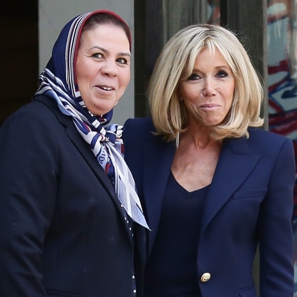 La première dame Brigitte Macron a reçu Latifa Ibn Ziaten pour un entretien au palais de l'Elysée à Paris le 23 mai 2018. Latifa Ibn Ziaten est la mère du premier militaire assassiné par Mohammed Merah le 11 mars 2012. Par la suite, elle a créé l'association Imad-Ibn-Ziaten pour la jeunesse et pour la paix pour aider les jeunes en difficulté et promouvoir le dialogue interreligieux. © Stéphane Lemouton / Bestimage 