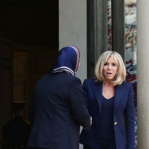 La première dame Brigitte Macron a reçu Latifa Ibn Ziaten pour un entretien au palais de l'Elysée à Paris le 23 mai 2018. Latifa Ibn Ziaten est la mère du premier militaire assassiné par Mohammed Merah le 11 mars 2012. Par la suite, elle a créé l'association Imad-Ibn-Ziaten pour la jeunesse et pour la paix pour aider les jeunes en difficulté et promouvoir le dialogue interreligieux. © Stéphane Lemouton / Bestimage 