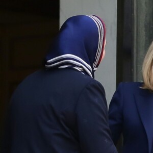 La première dame Brigitte Macron a reçu Latifa Ibn Ziaten pour un entretien au palais de l'Elysée à Paris le 23 mai 2018. Latifa Ibn Ziaten est la mère du premier militaire assassiné par Mohammed Merah le 11 mars 2012. Par la suite, elle a créé l'association Imad-Ibn-Ziaten pour la jeunesse et pour la paix pour aider les jeunes en difficulté et promouvoir le dialogue interreligieux. © Stéphane Lemouton / Bestimage 