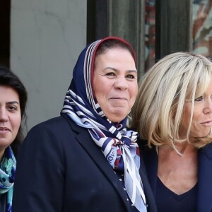 La première dame Brigitte Macron a reçu Latifa Ibn Ziaten pour un entretien au palais de l'Elysée à Paris le 23 mai 2018. Latifa Ibn Ziaten est la mère du premier militaire assassiné par Mohammed Merah le 11 mars 2012. Par la suite, elle a créé l'association Imad-Ibn-Ziaten pour la jeunesse et pour la paix pour aider les jeunes en difficulté et promouvoir le dialogue interreligieux. © Stéphane Lemouton / Bestimage 