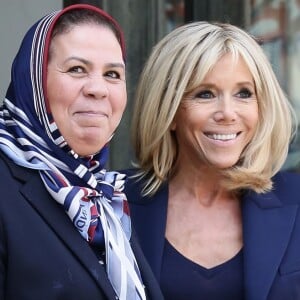 La première dame Brigitte Macron a reçu Latifa Ibn Ziaten pour un entretien au palais de l'Elysée à Paris le 23 mai 2018. Latifa Ibn Ziaten est la mère du premier militaire assassiné par Mohammed Merah le 11 mars 2012. Par la suite, elle a créé l'association Imad-Ibn-Ziaten pour la jeunesse et pour la paix pour aider les jeunes en difficulté et promouvoir le dialogue interreligieux. © Stéphane Lemouton / Bestimage 