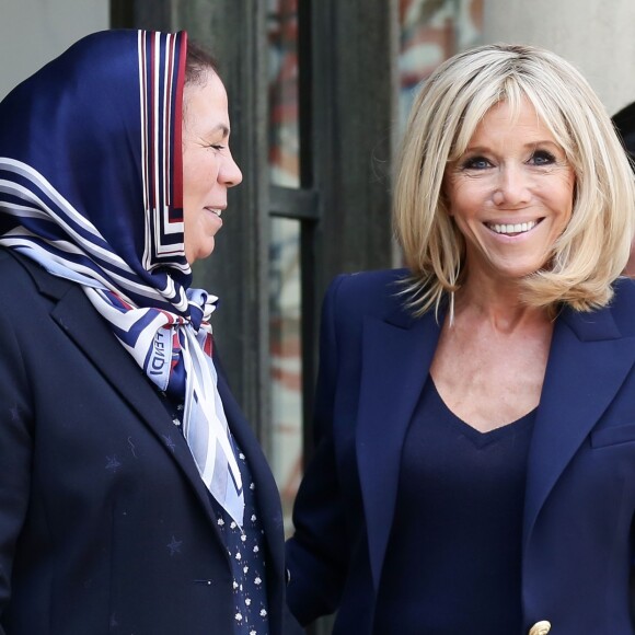 La première dame Brigitte Macron a reçu Latifa Ibn Ziaten pour un entretien au palais de l'Elysée à Paris le 23 mai 2018. Latifa Ibn Ziaten est la mère du premier militaire assassiné par Mohammed Merah le 11 mars 2012. Par la suite, elle a créé l'association Imad-Ibn-Ziaten pour la jeunesse et pour la paix pour aider les jeunes en difficulté et promouvoir le dialogue interreligieux. © Stéphane Lemouton / Bestimage 