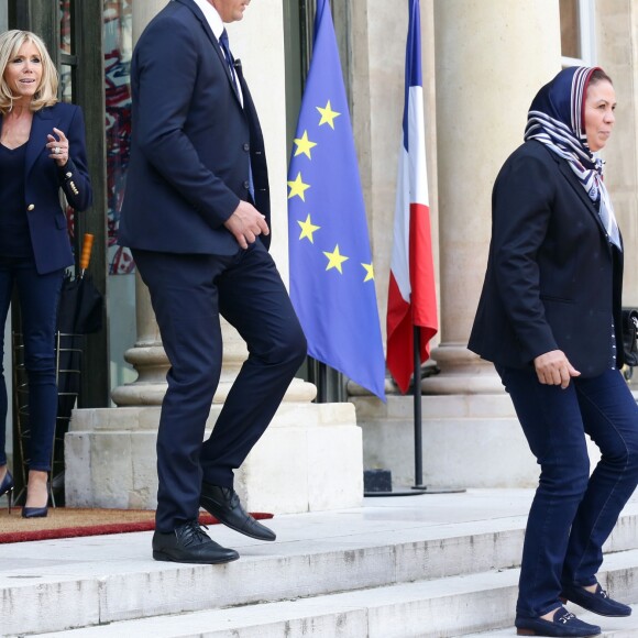 La première dame Brigitte Macron a reçu Latifa Ibn Ziaten pour un entretien au palais de l'Elysée à Paris le 23 mai 2018. Latifa Ibn Ziaten est la mère du premier militaire assassiné par Mohammed Merah le 11 mars 2012. Par la suite, elle a créé l'association Imad-Ibn-Ziaten pour la jeunesse et pour la paix pour aider les jeunes en difficulté et promouvoir le dialogue interreligieux. © Stéphane Lemouton / Bestimage 